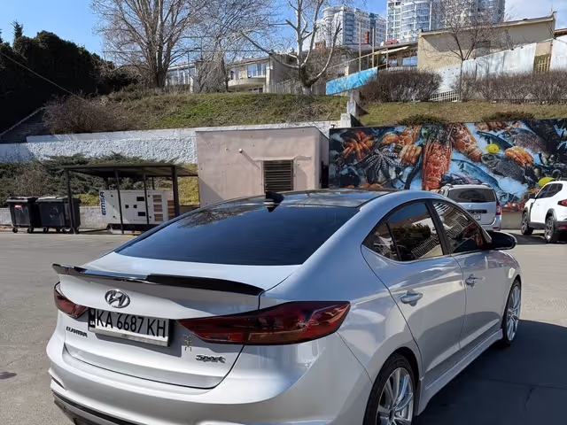 Hyundai Elantra - фото 3