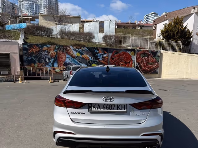 Hyundai Elantra - фото 2