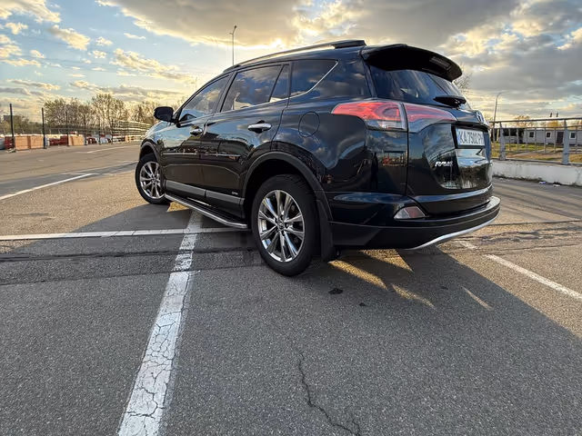 Toyota RAV4 - фото 5