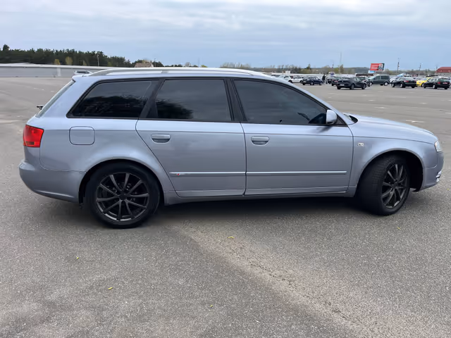 Audi A4 - фото 5