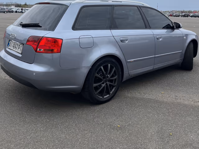 Audi A4 - фото 4