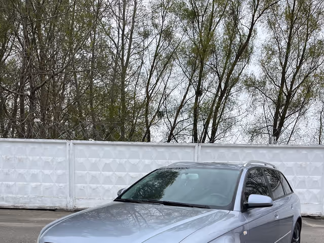 Audi A4 - фото 1