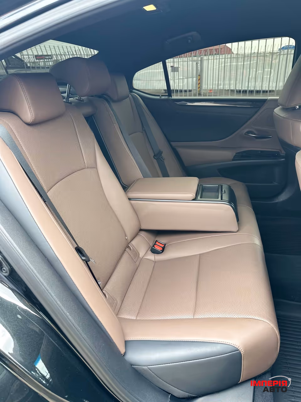 Lexus ES - фото 12