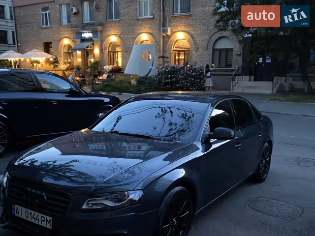 Audi A4 - фото 1