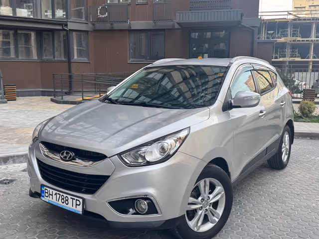 Hyundai ix35 - фото 1