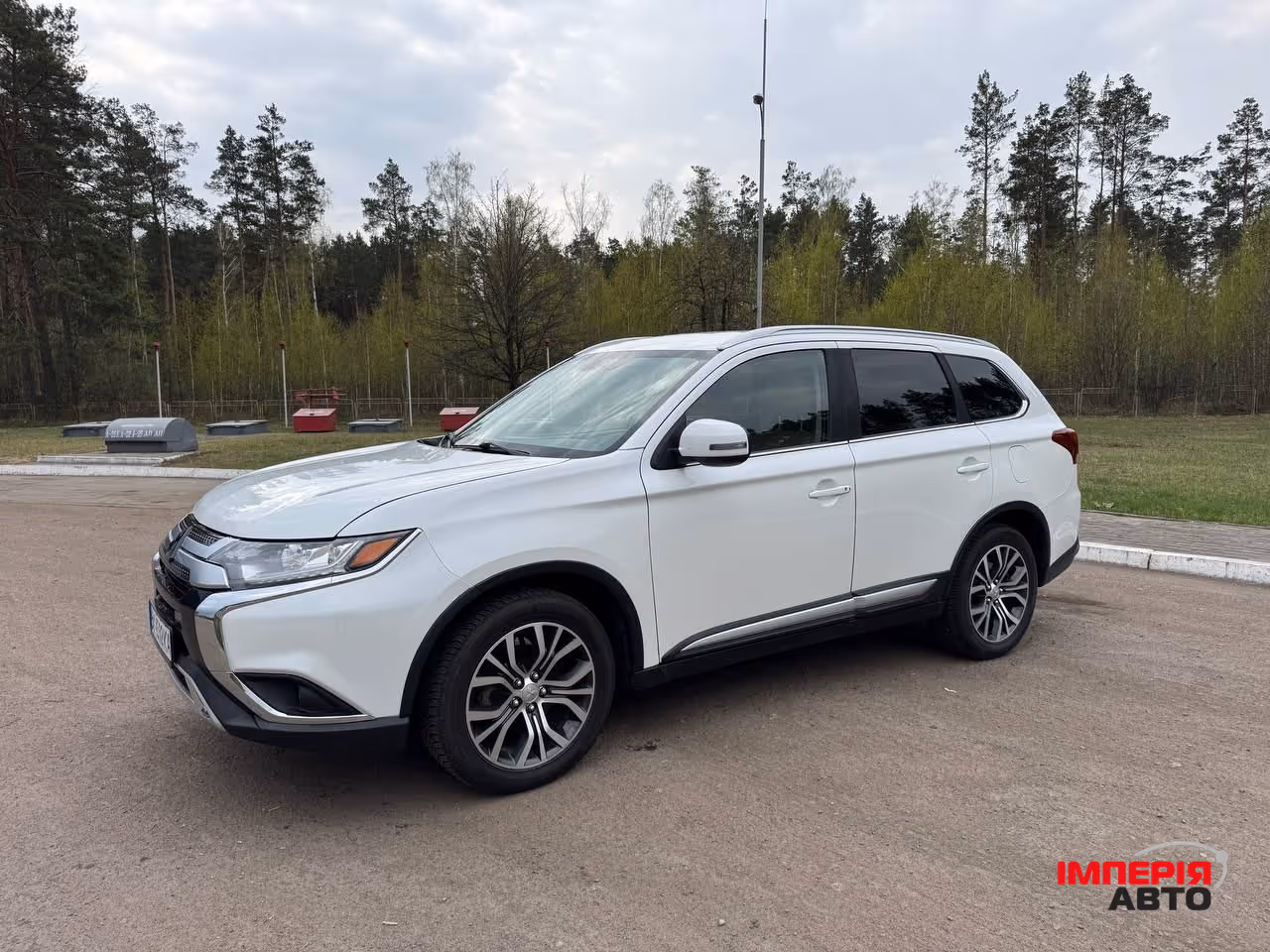 Mitsubishi Outlander - фото 1