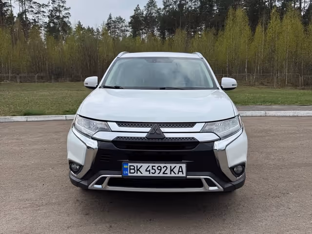 Mitsubishi Outlander - фото 2