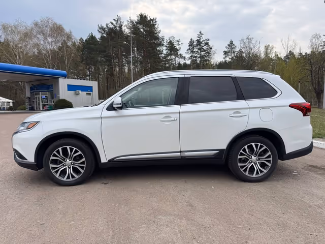 Mitsubishi Outlander - фото 4