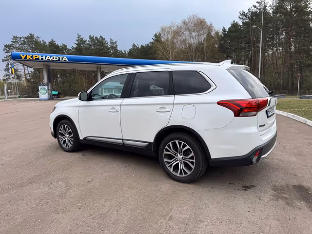 Mitsubishi Outlander - фото 5
