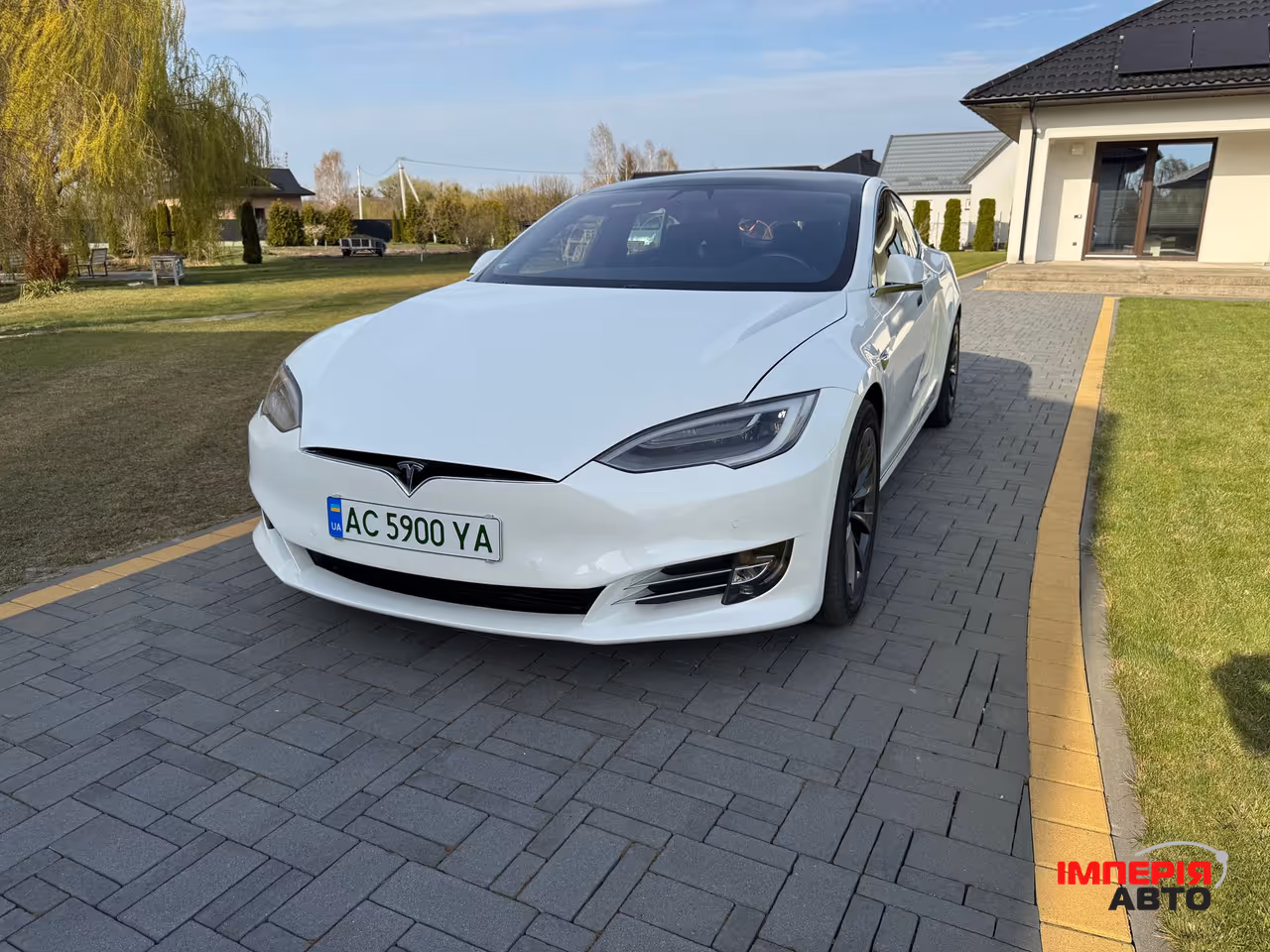 Tesla Model S - фото 1