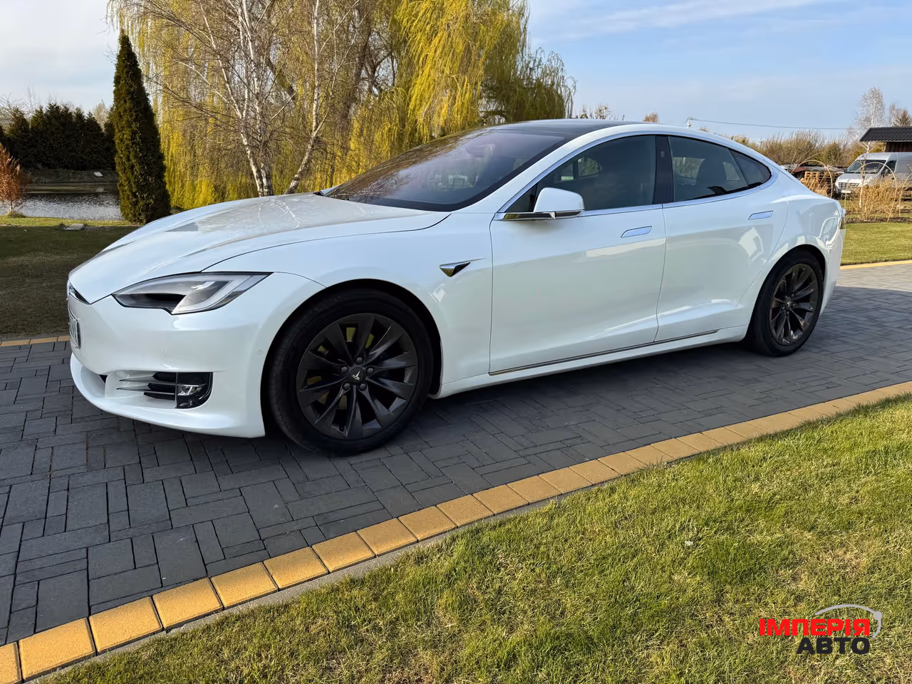 Tesla Model S - фото 2