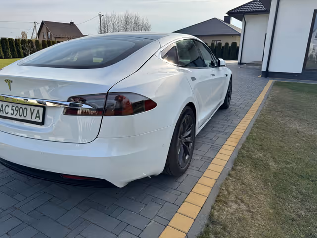 Tesla Model S - фото 5