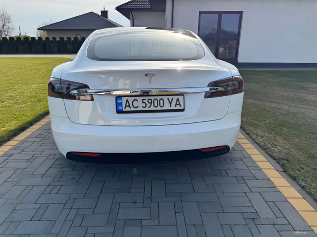 Tesla Model S - фото 4