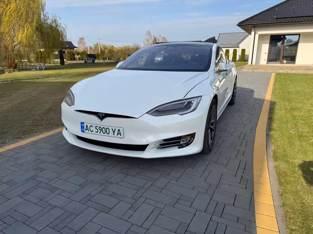 Tesla Model S - фото 1