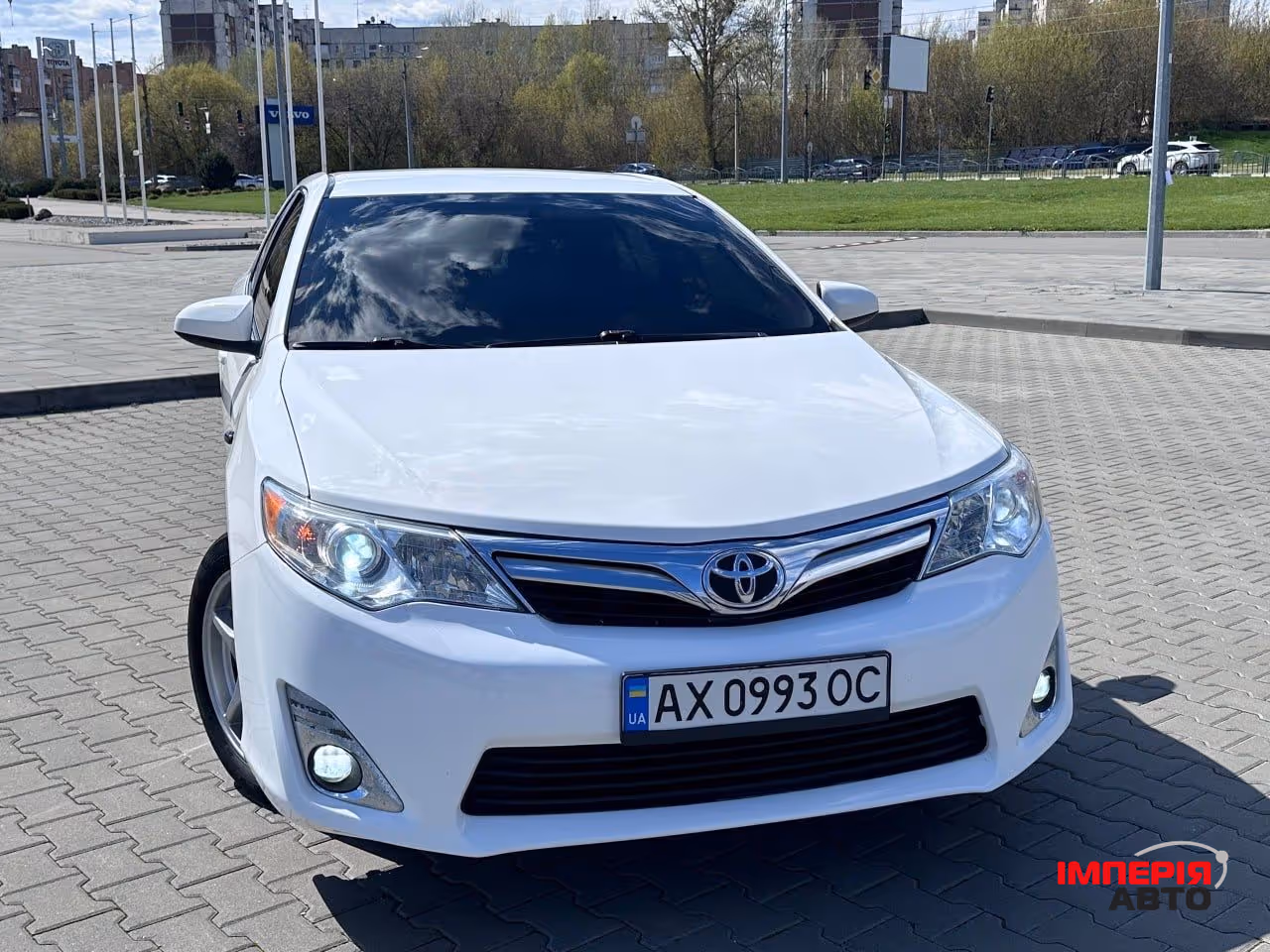 Toyota Camry - фото 1