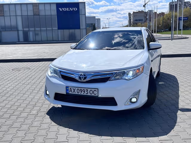 Toyota Camry - фото 3