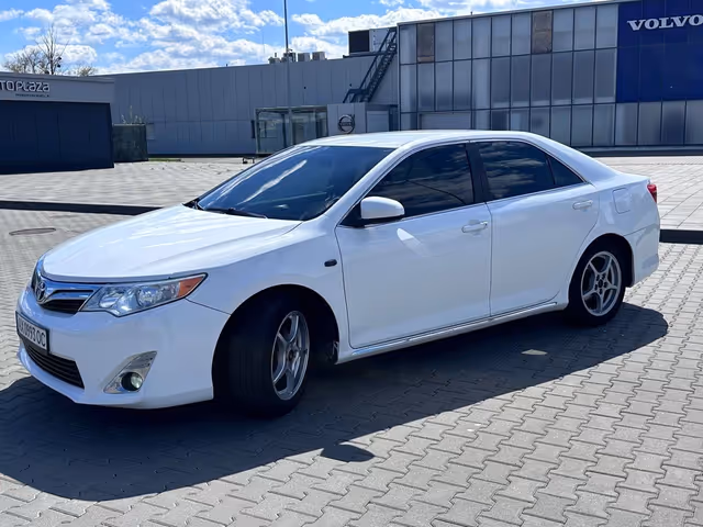 Toyota Camry - фото 4