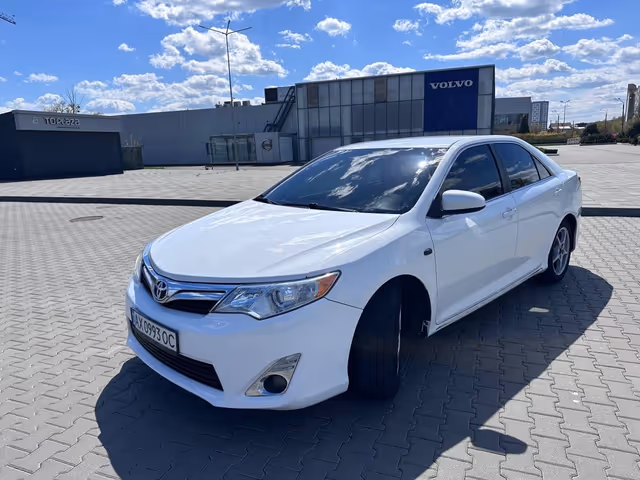 Toyota Camry - фото 5