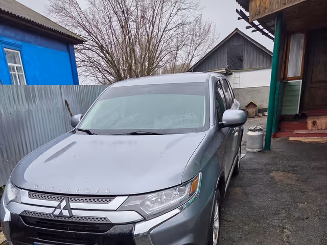Mitsubishi Outlander - фото 2