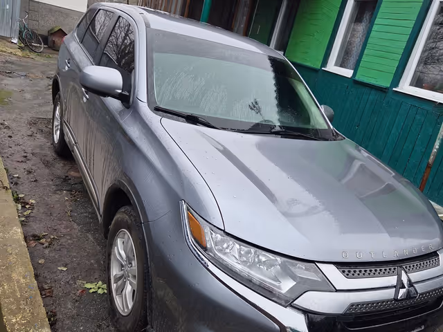 Mitsubishi Outlander - фото 3