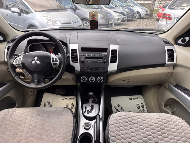 Mitsubishi Outlander - фото 5