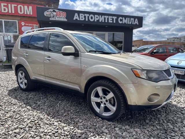 Mitsubishi Outlander - фото 4