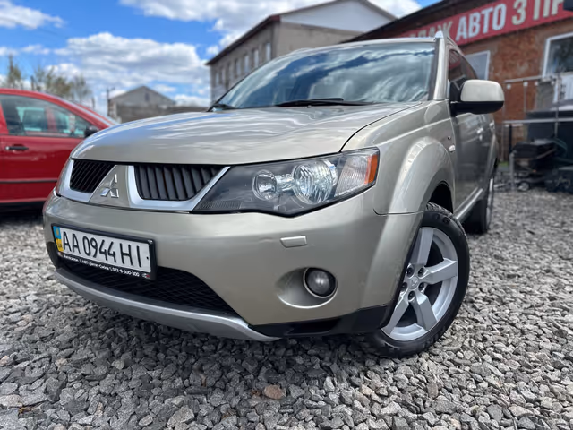 Mitsubishi Outlander - фото 3