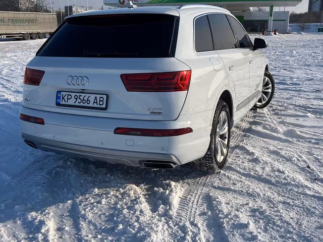 Audi Q7 - фото 5