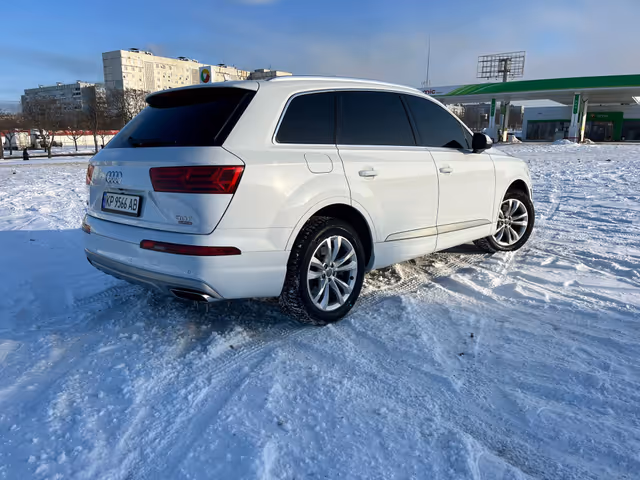 Audi Q7 - фото 4