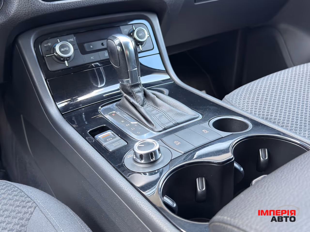 Volkswagen Touareg - фото 29