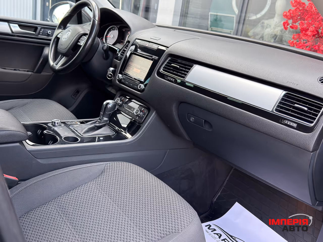 Volkswagen Touareg - фото 12