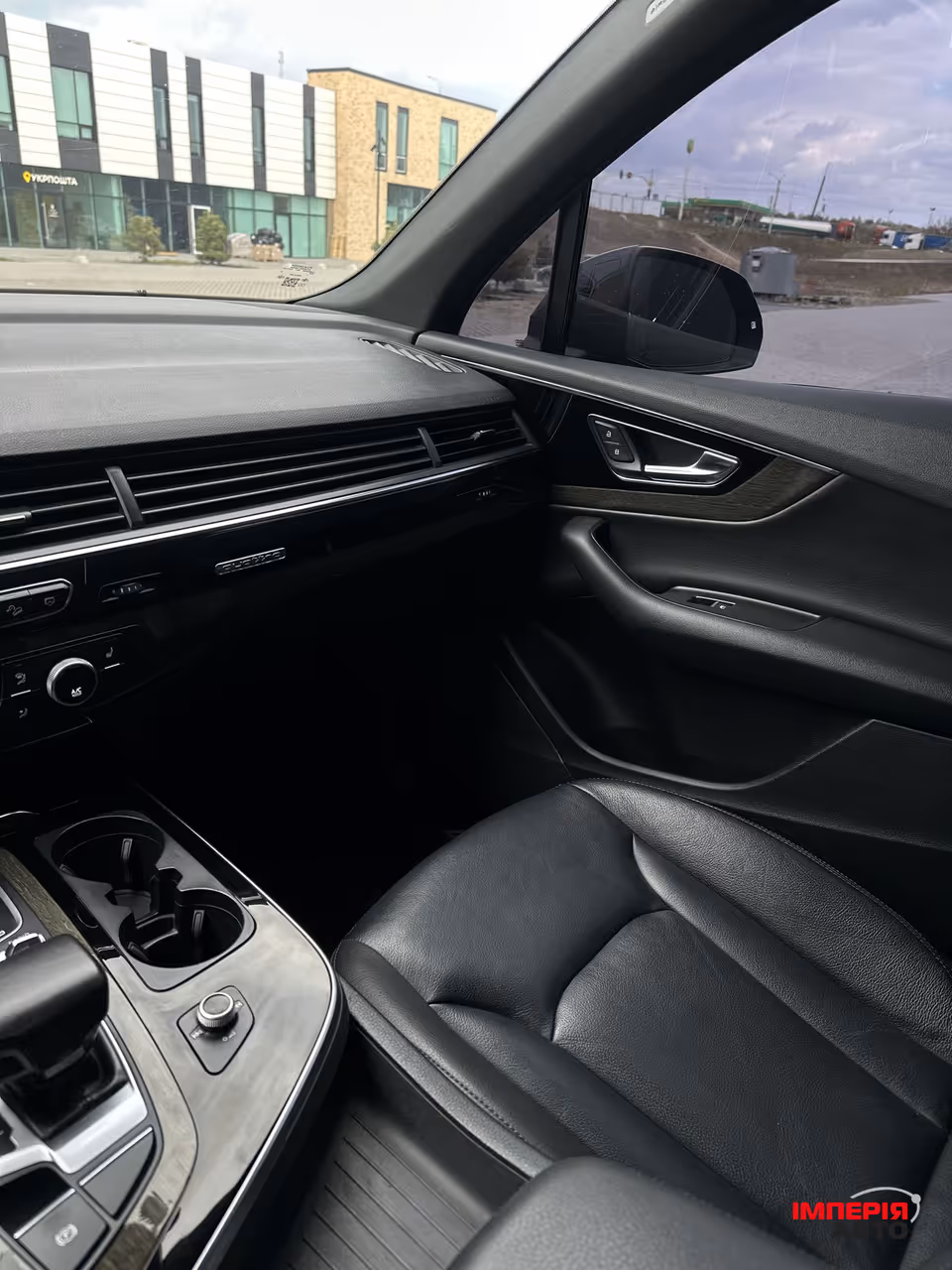 Audi Q7 - фото 25