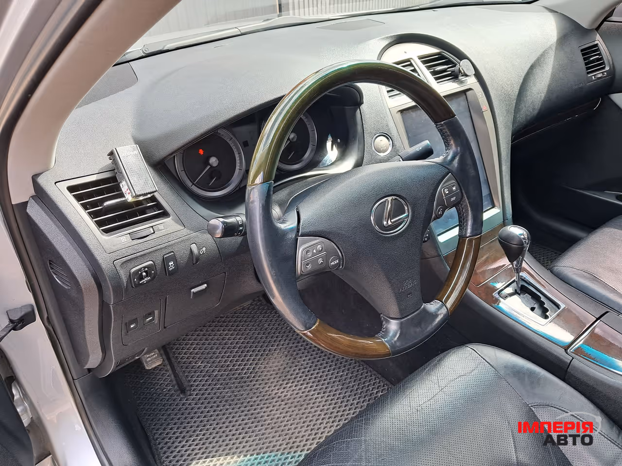 Lexus ES - фото 10