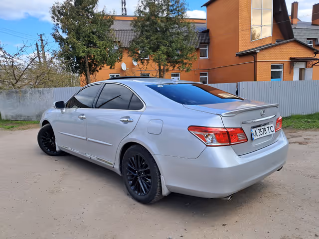Lexus ES - фото 1