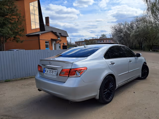 Lexus ES - фото 2
