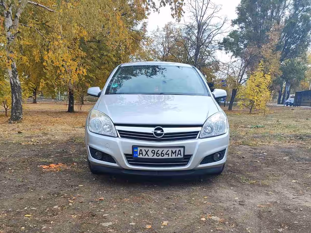 Opel Astra - фото 1