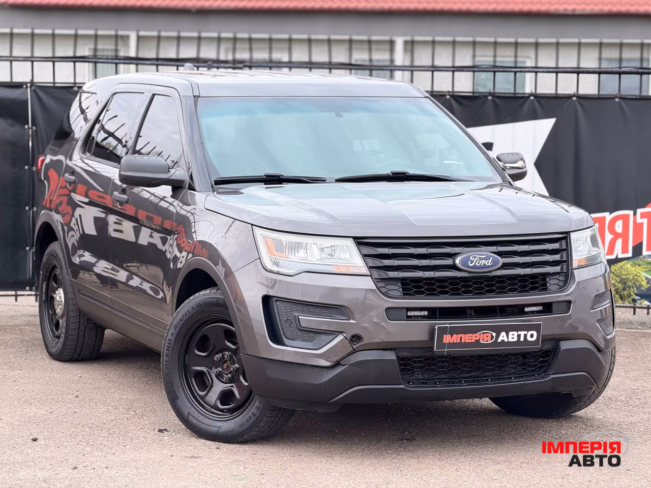 Ford Explorer - фото 1