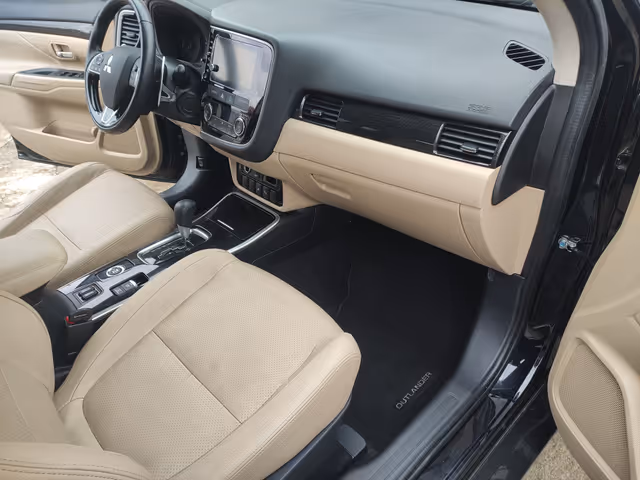 Mitsubishi Outlander - фото 3