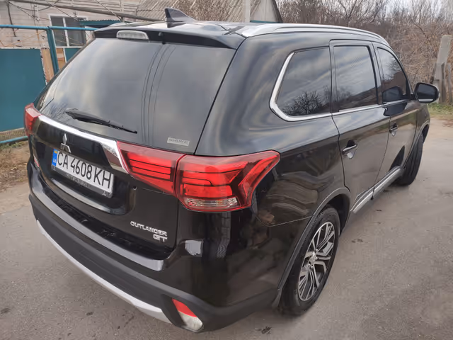 Mitsubishi Outlander - фото 4