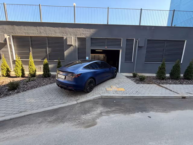 Tesla Model 3 - фото 3