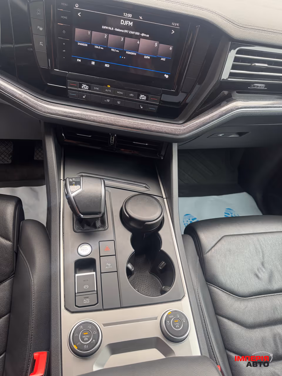 Volkswagen Touareg - фото 24