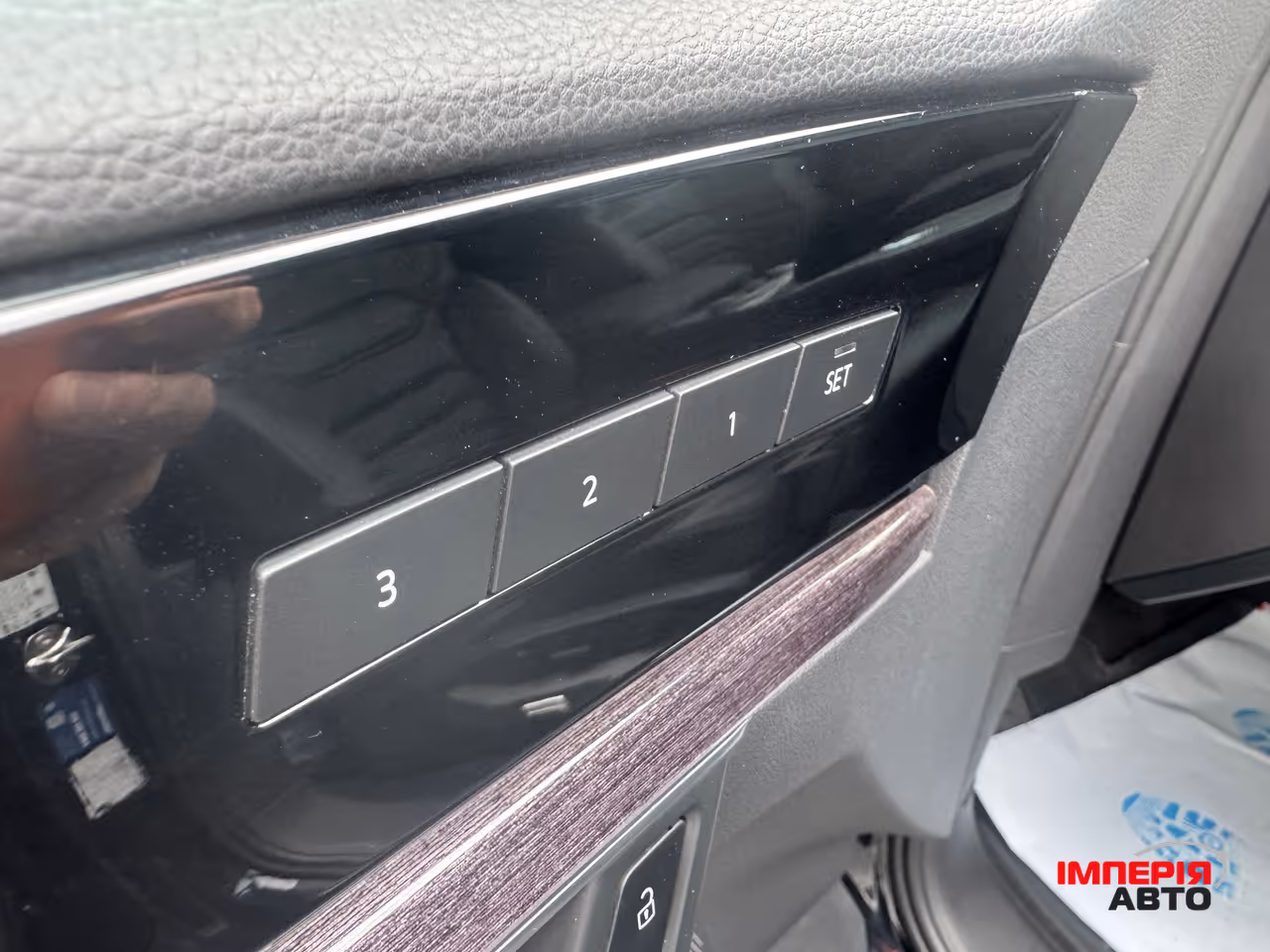 Volkswagen Touareg - фото 20