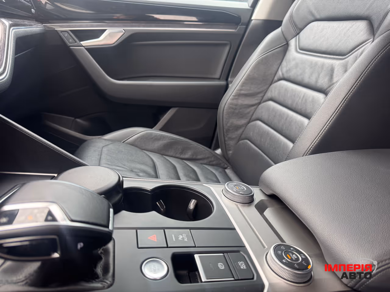Volkswagen Touareg - фото 3