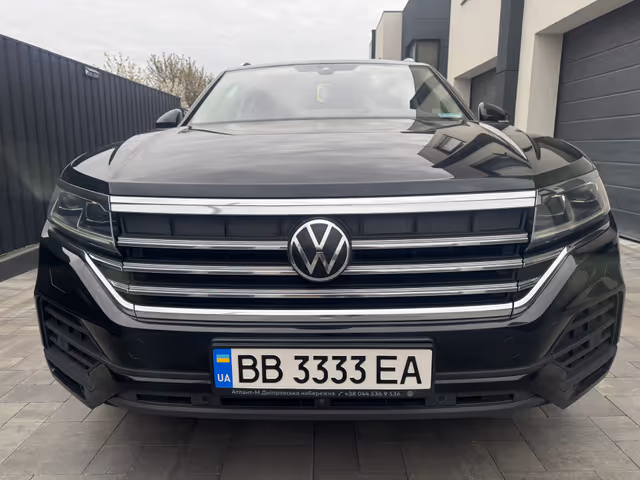 Volkswagen Touareg - фото 1