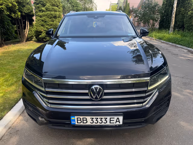 Volkswagen Touareg - фото 1