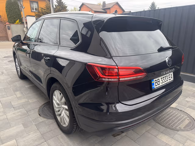 Volkswagen Touareg - фото 5
