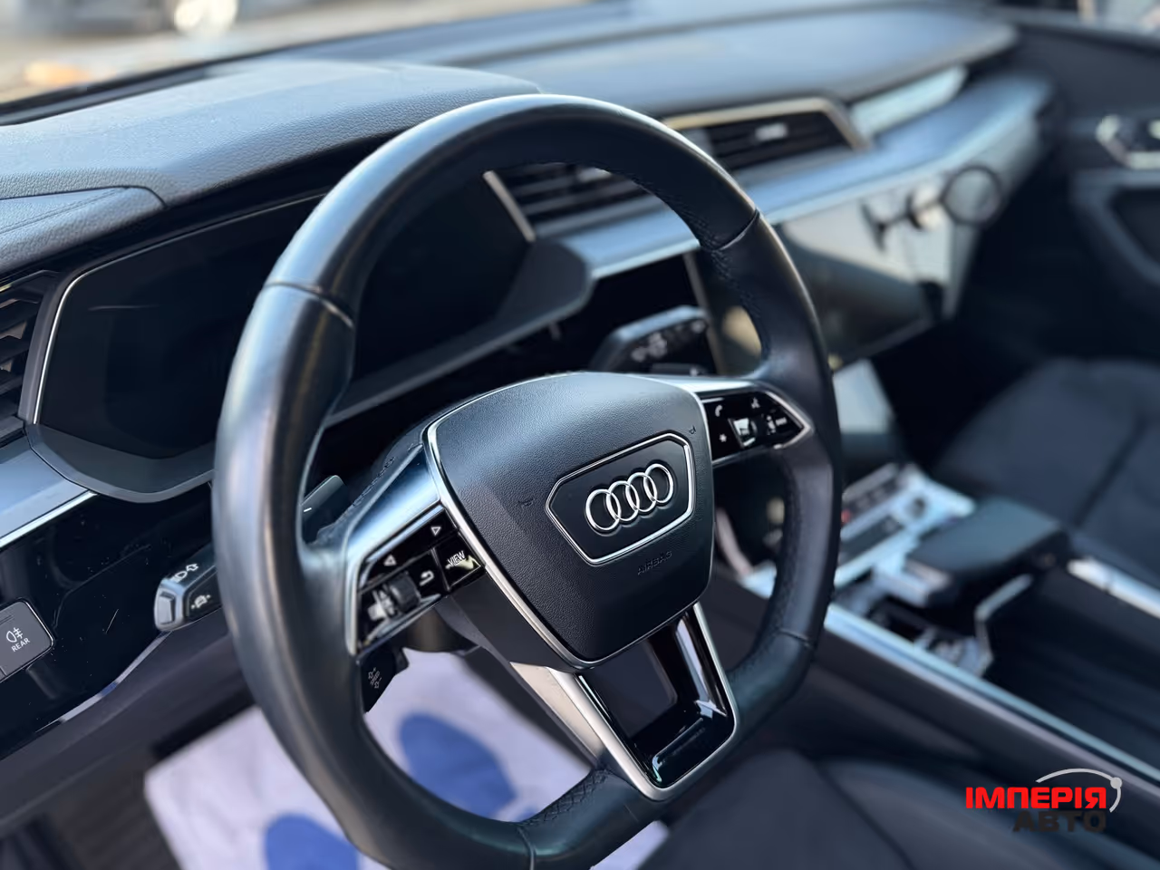 Audi e-tron - фото 21