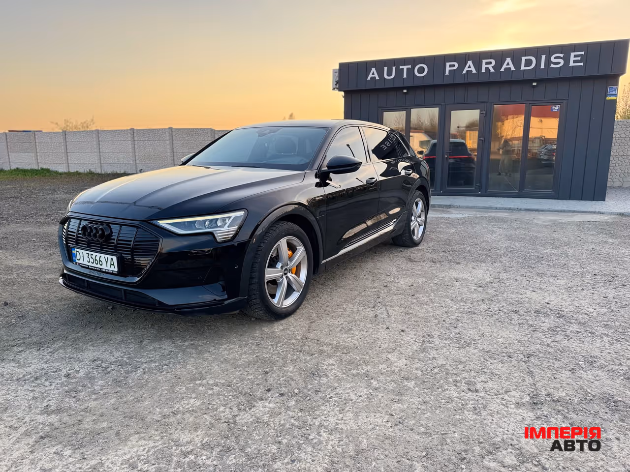 Audi e-tron - фото 1