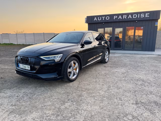 Audi e-tron - фото 1