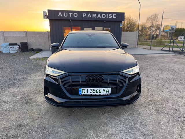Audi e-tron - фото 2